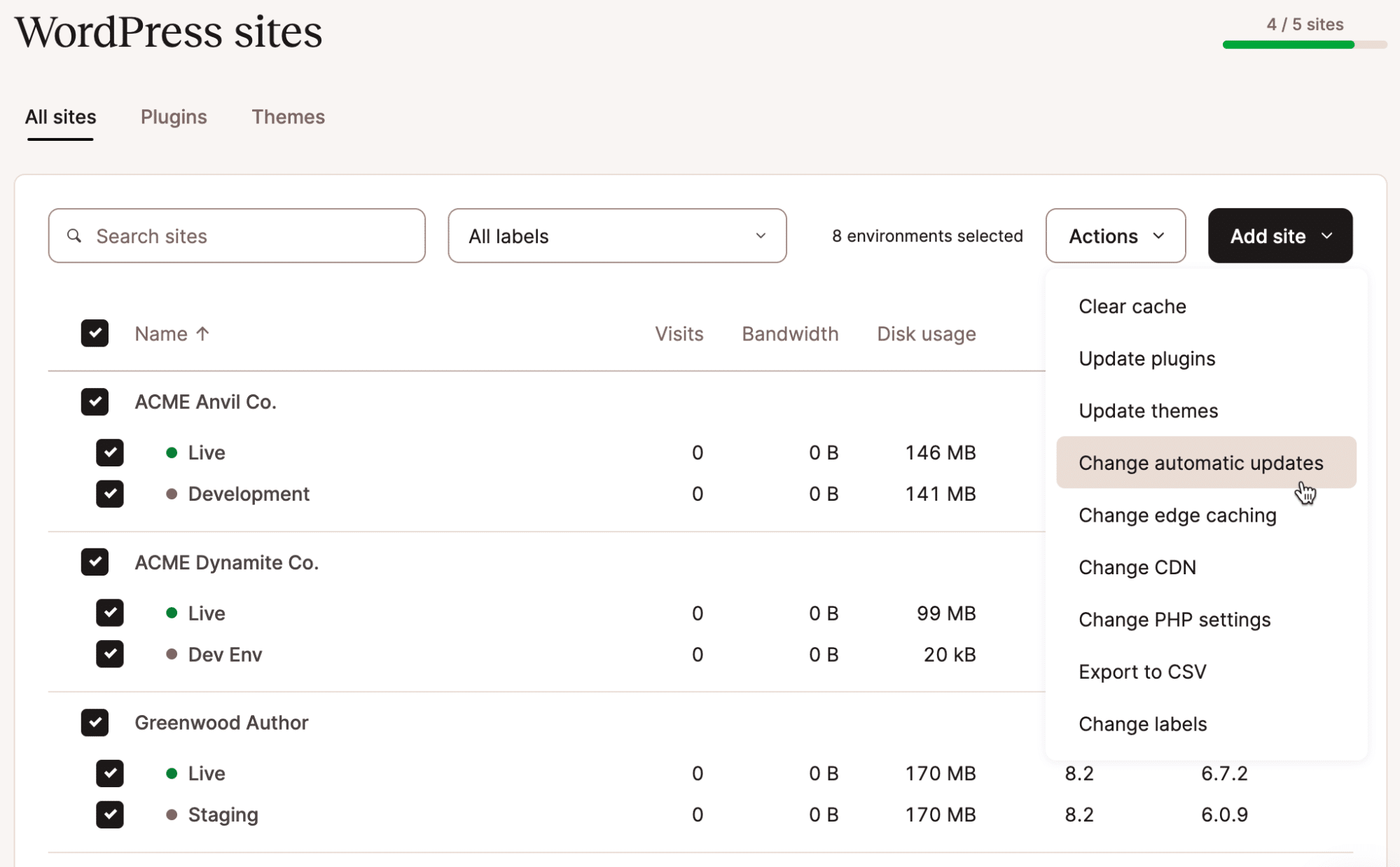 Captura de pantalla que muestra una lista parcial de todos los entornos de WordPress en MyKinsta. El usuario está seleccionando una opción de un menú desplegable.