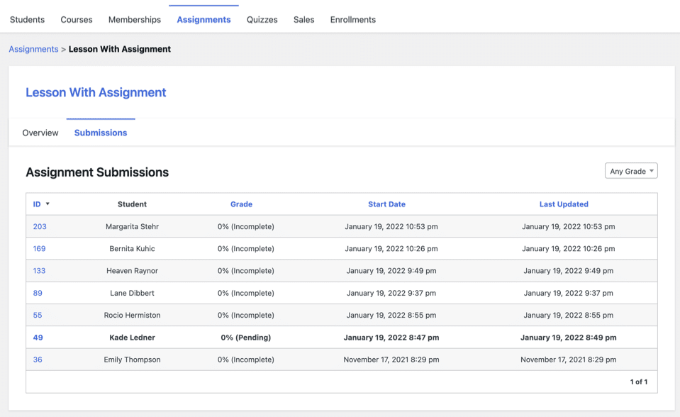 Ein Screenshot der Oberfläche zum Überprüfen von Schüleraufgaben im WordPress-Plugin LifterLMS für den Bildungsbereich.
